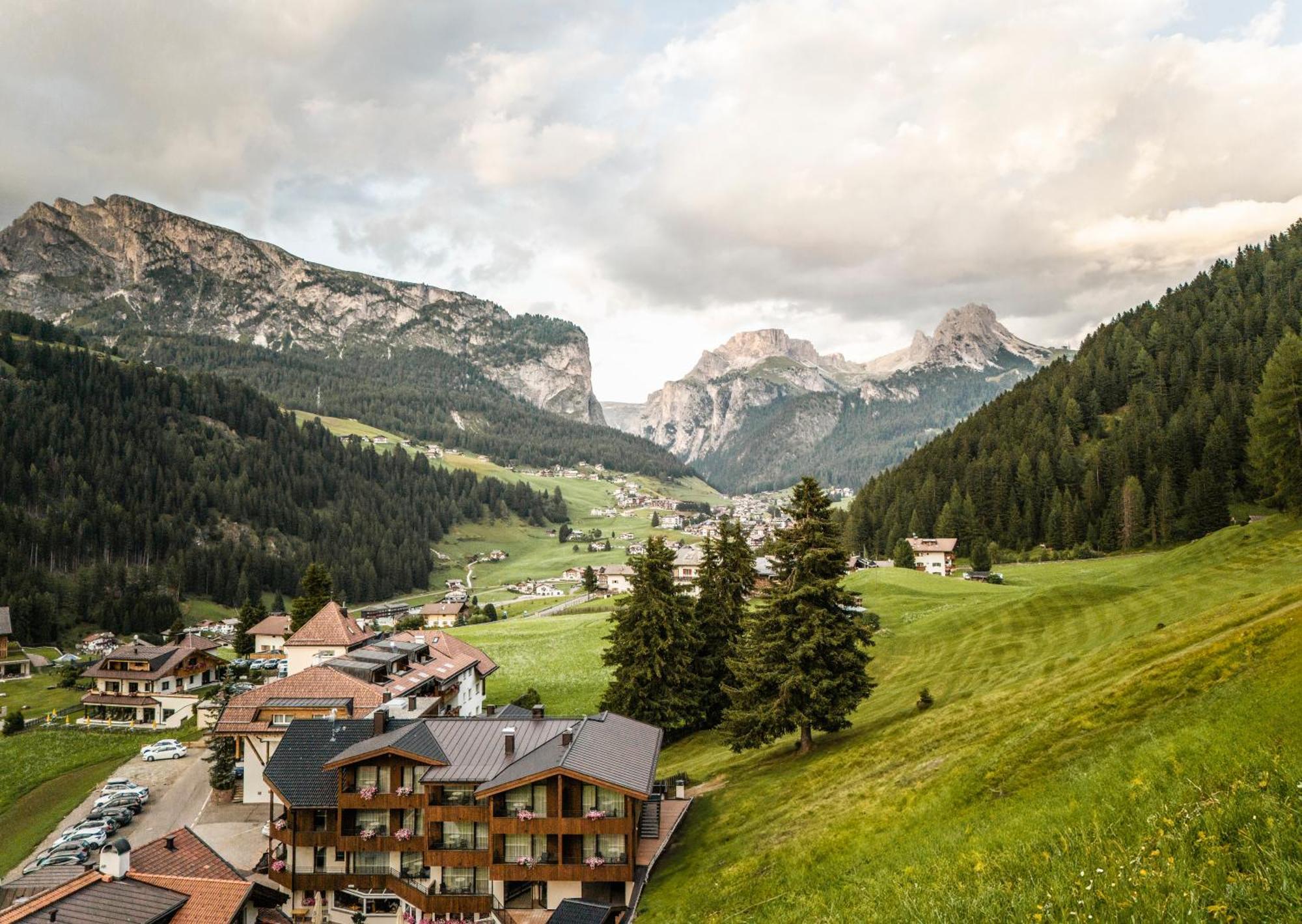 Hotel Belaval Selva di Val Gardena Exteriör bild